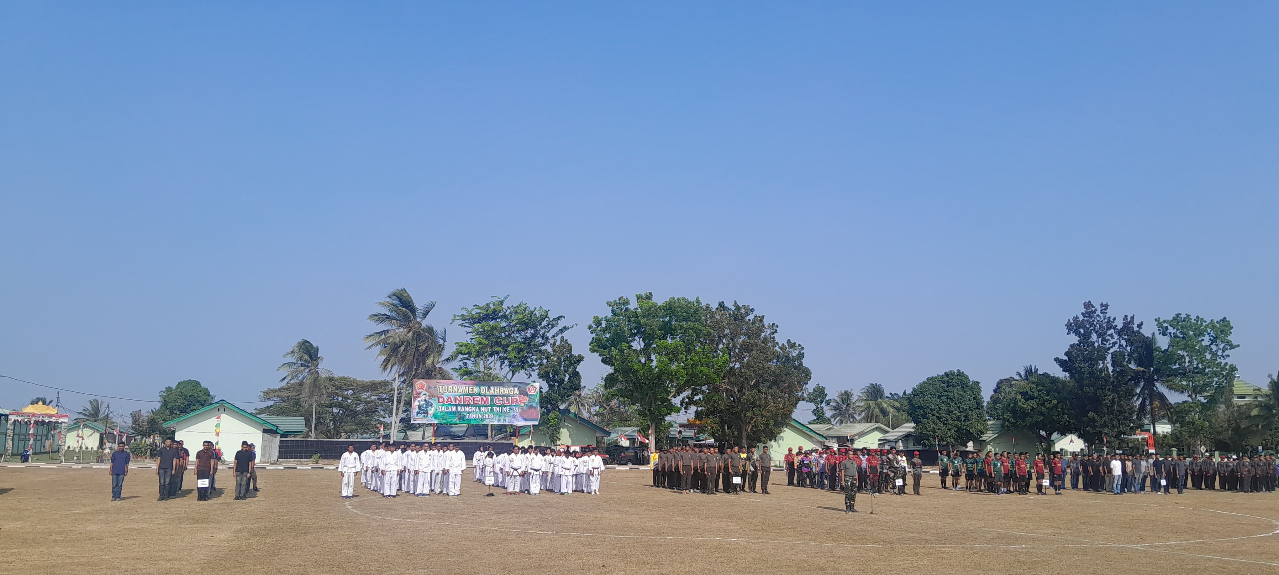 Dalam Rangka Semarak HUT TNI ke-79, Danrem 043/ Gatam Gelar Turnamen Olahraga dan Kegiatan Sosial