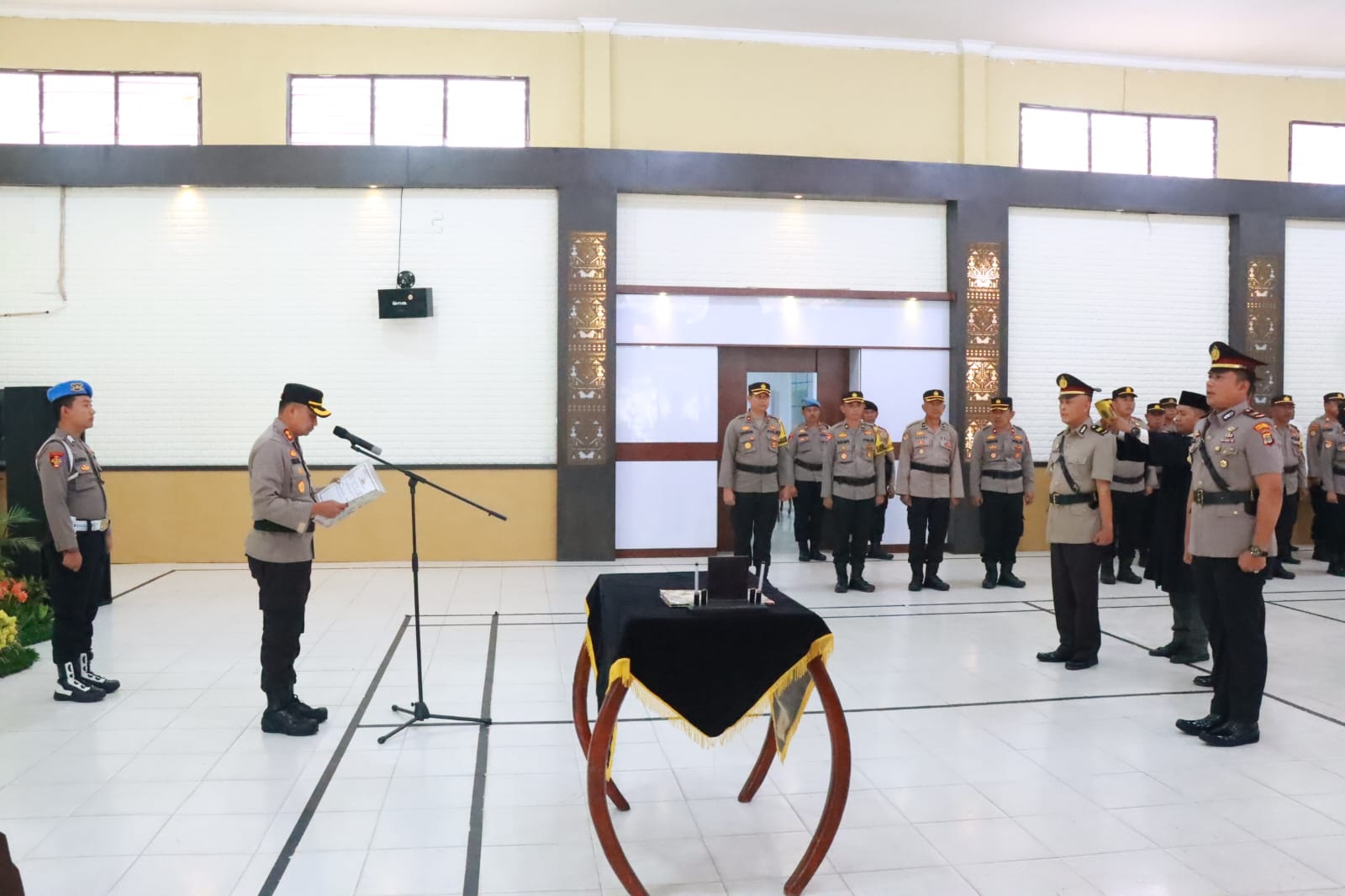 Sah! Kabag SDM dan Kapolsek Waway Karya Polres Lampung Timur Disertijab