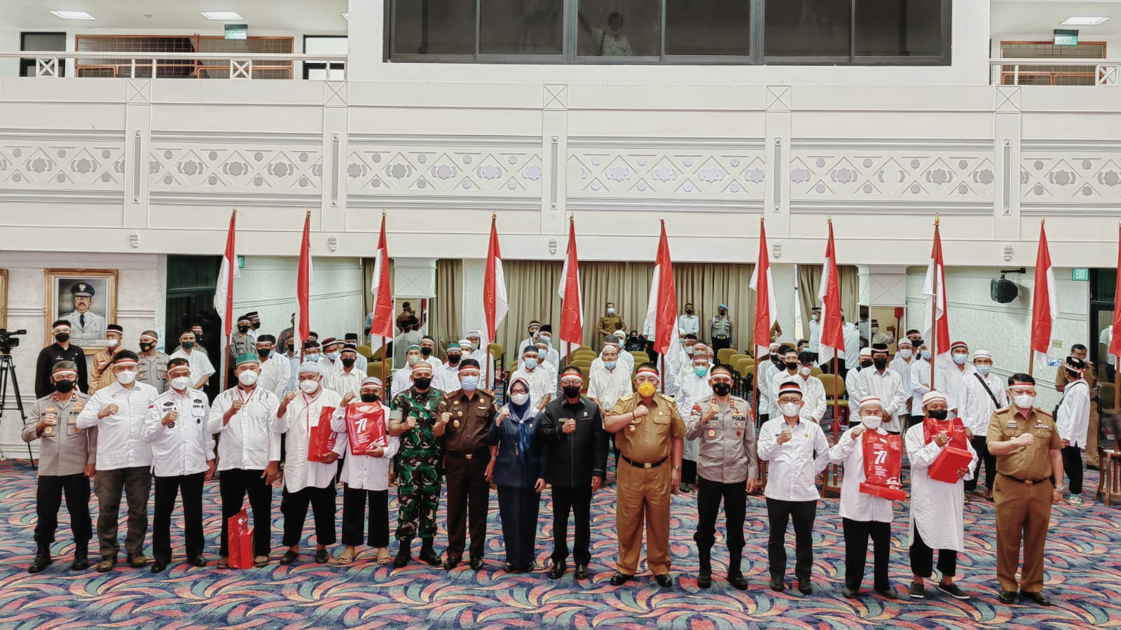Depan Gubernur, 51 Orang Mantan Anggota Khilafatul Muslimin Baca Ikrar Setia kepada NKRI
