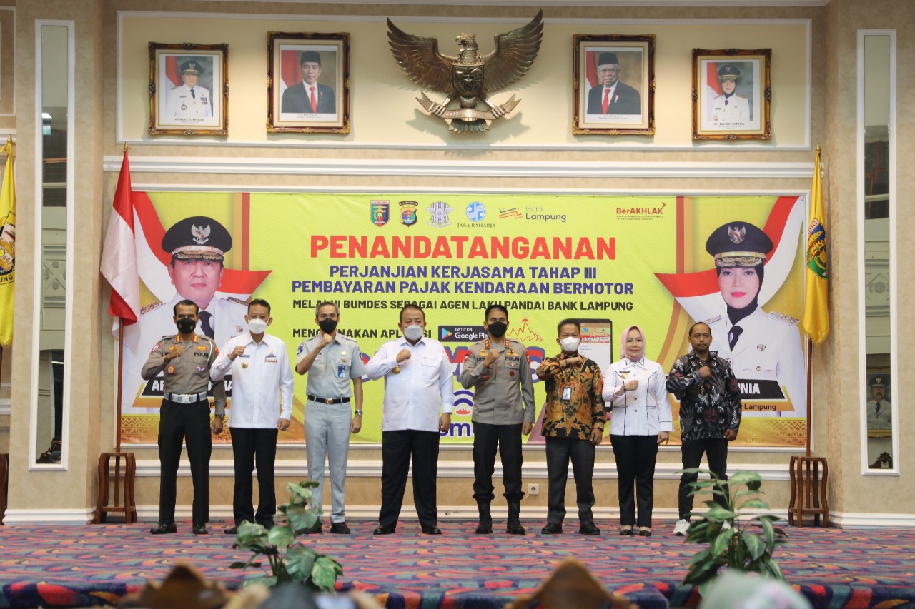 Berikan Kemudahan Bayar Pajak Kendaraan, Gubernur Arinal Teken MoU dengan BUMDes