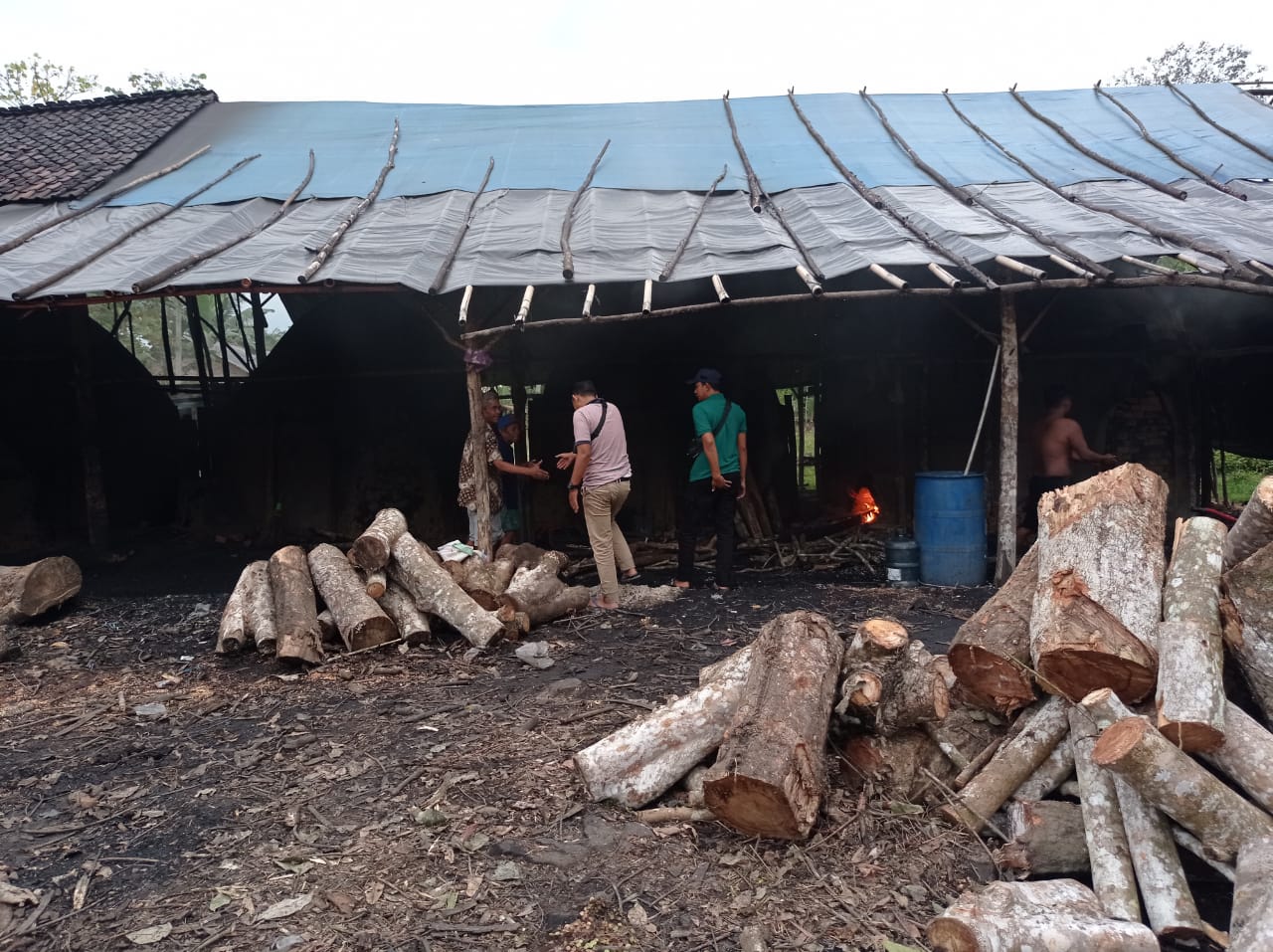 Marak Pabrik Tobong Arang, DLH Mesuji Segera Buat Surat Edaran