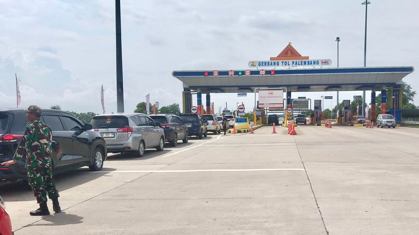 Libur Nataru, Terjadi Lonjakan Kendaraan di Tol Terpeka