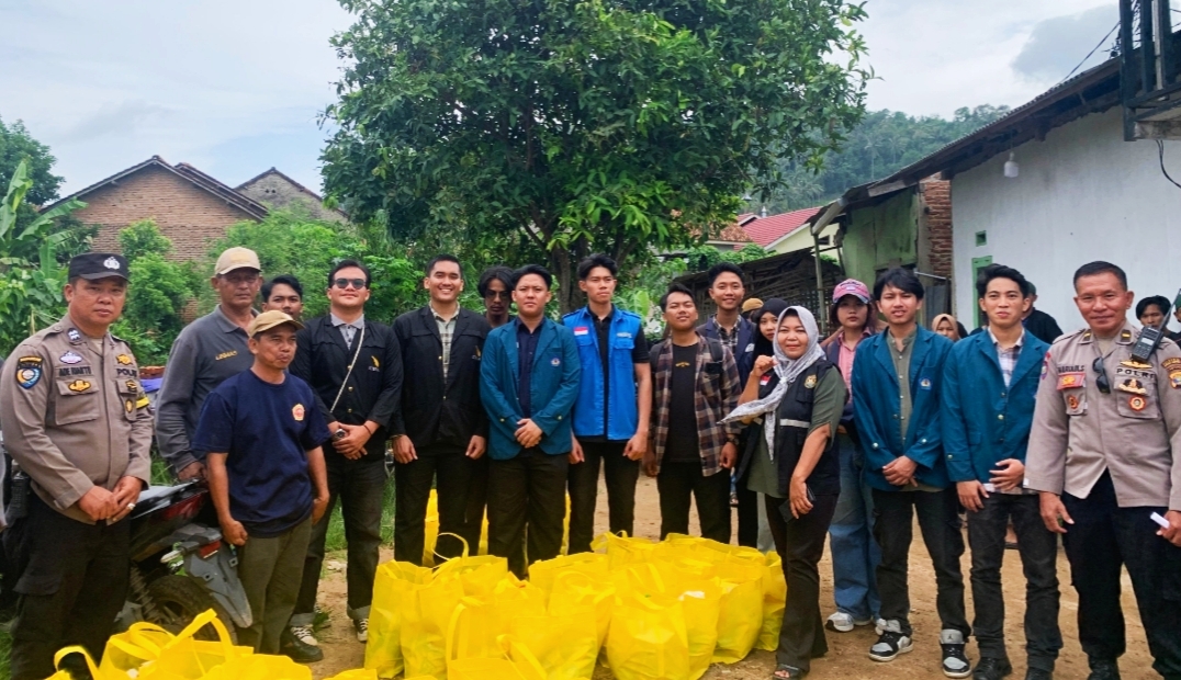 Giat Kemanusian, Aliansi Mahasiswa Lampung bersama Polda Bagikan Sembako Kepada Masyarakat Bandar Lampung