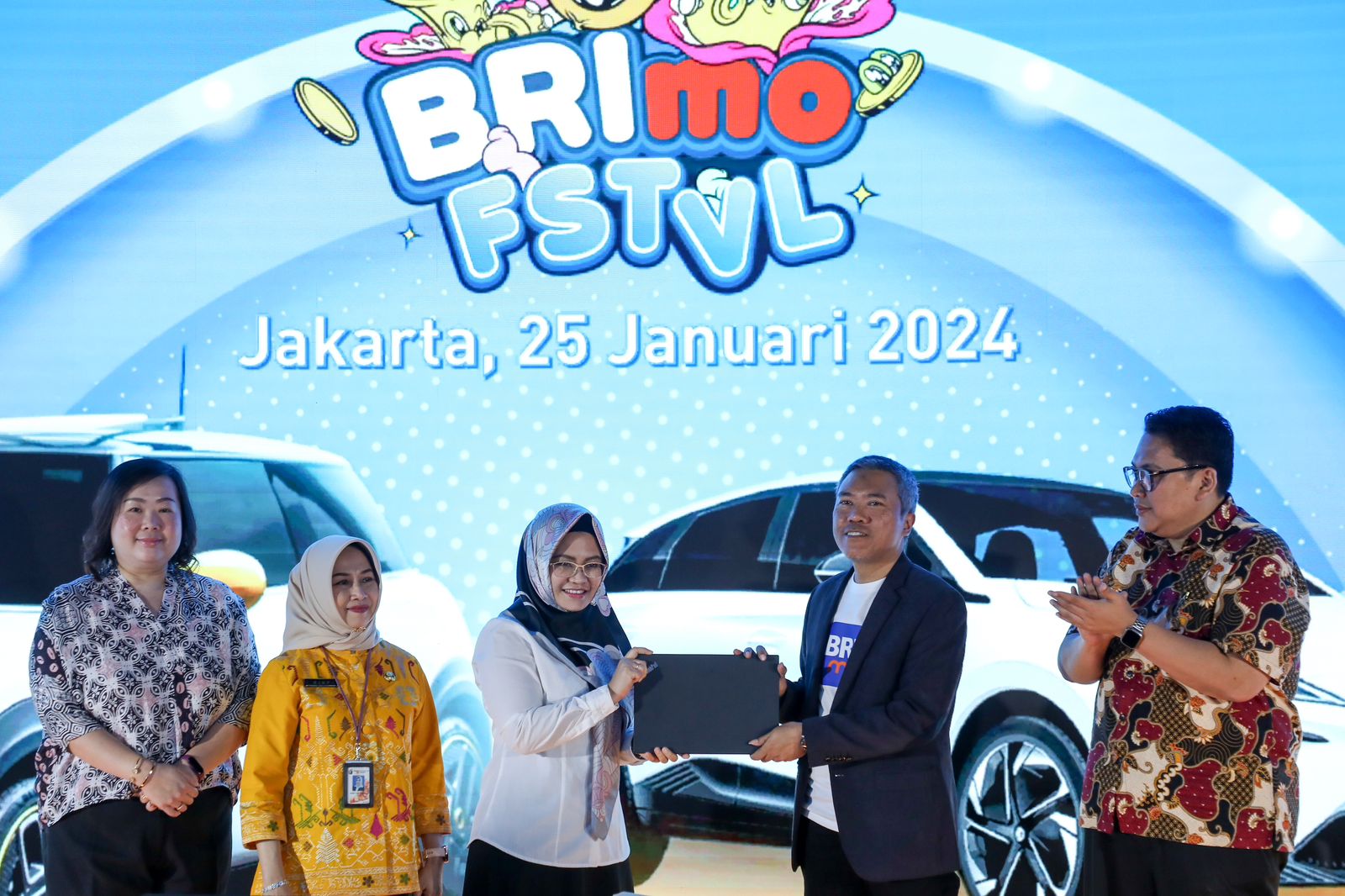 Transaksi Pakai BRImo, 15 Nasabah Menangkan Mobil Listrik Keren!