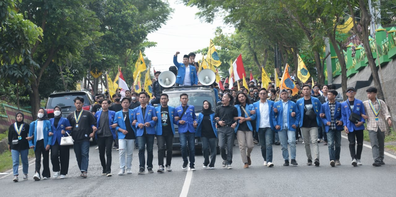 Dampak Kenaikan BBM, Mahasiswa Geruduk Kantor Dewan
