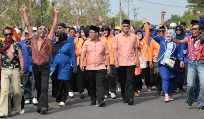 Buktikan Kesungguhan, Adi Erlansyah-Hizbullah Huda Jadi Pasangan Balonkada Pertama Daftar ke KPU Pringsewu