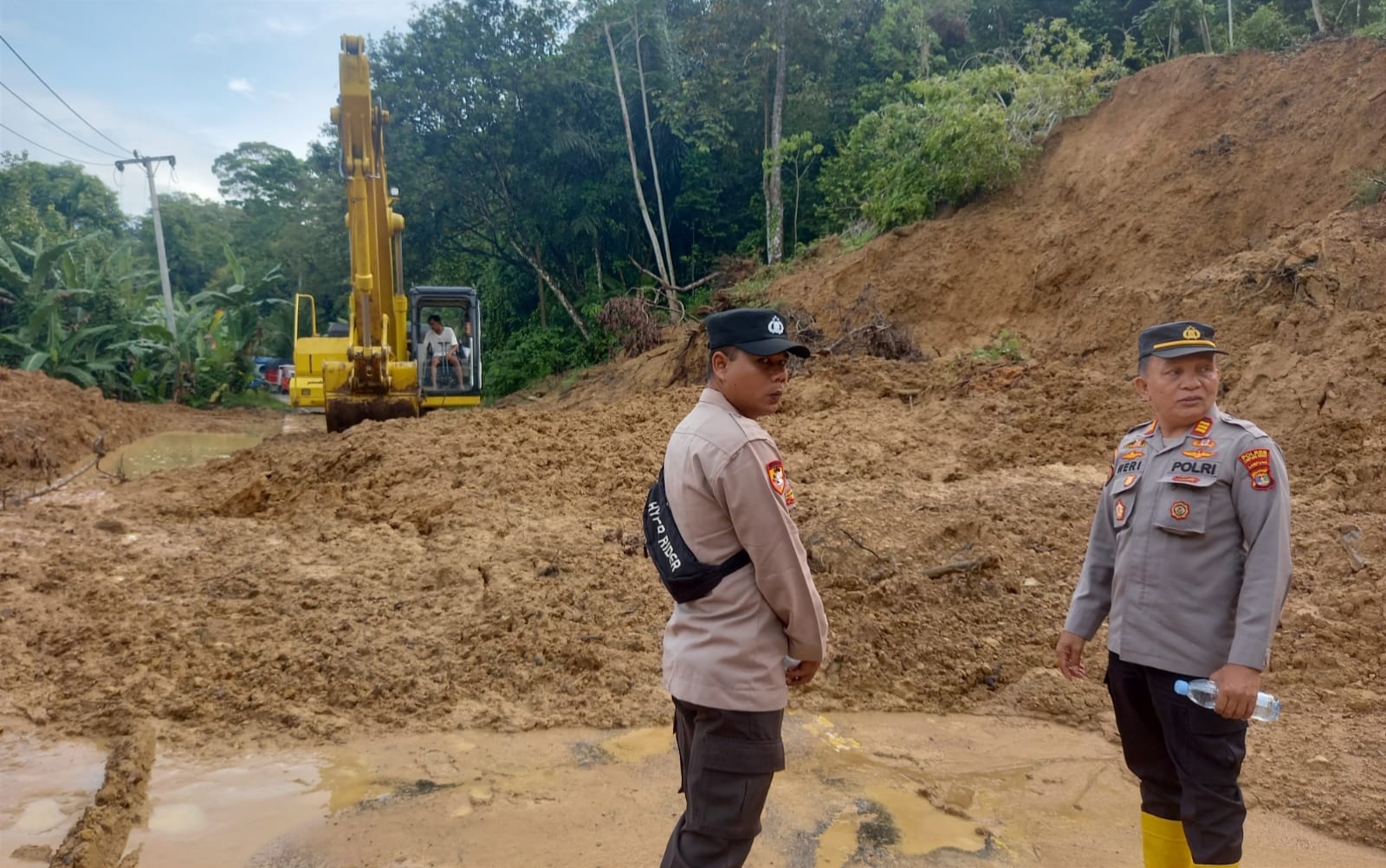 Longsor di Jalinbar, Lalu Lintas Lampung-Bengkulu Lumpuh Total