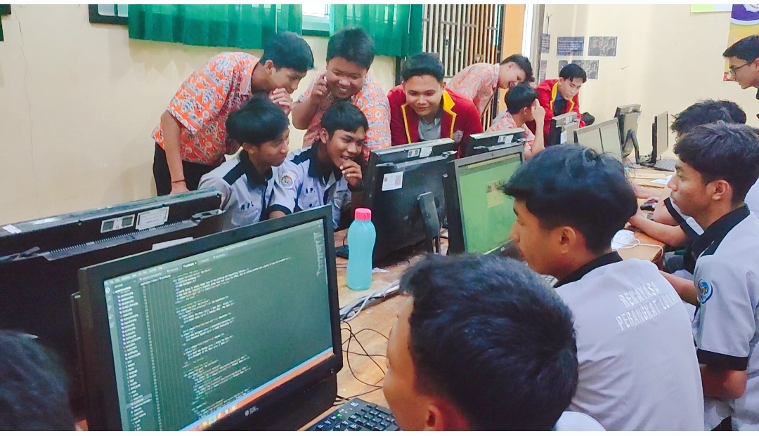 Universitas Teknokrat Indonesia Gelar PKM Sekolah Binaan di SMK Negeri 7 Bandar Lampung