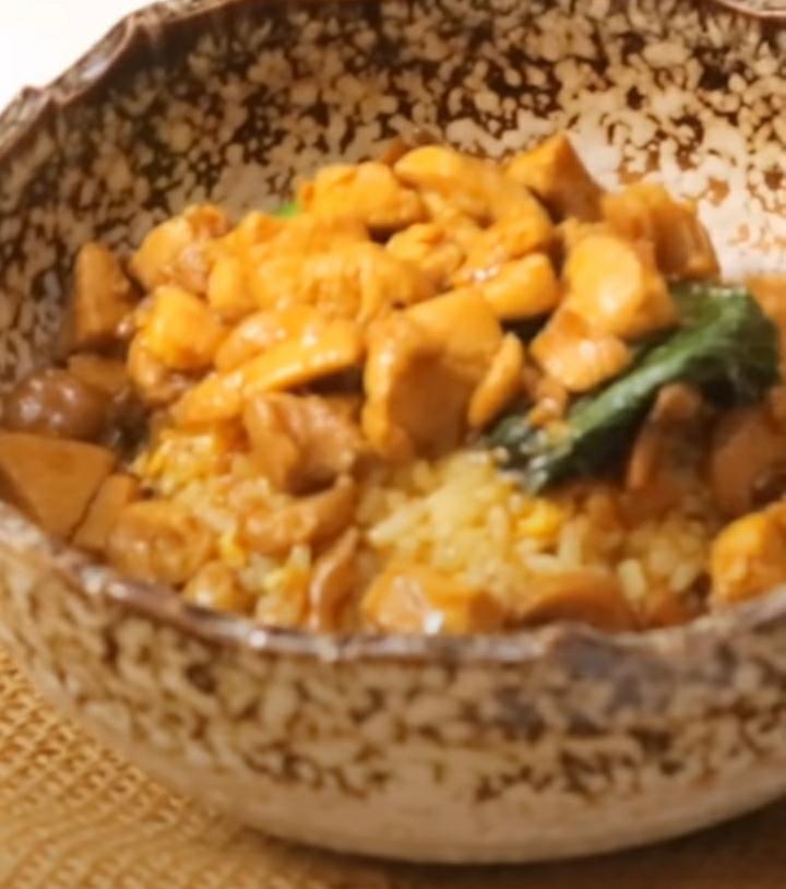 Bingung Mau Makan Siang Pakai Apa? Yuk Simak Resep Nasi Siram Ayam Jamur Berikut Ini!