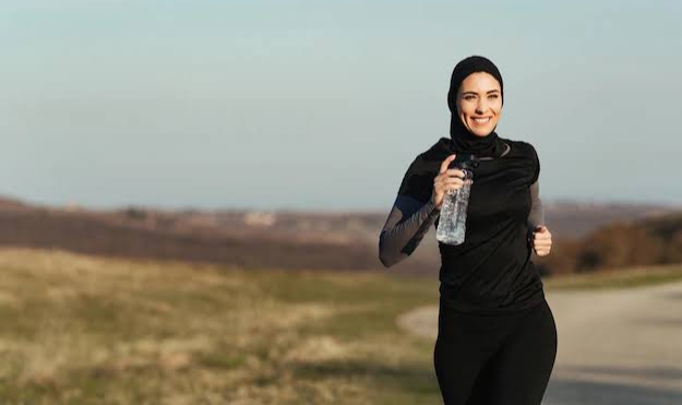 4 Rekomendasi Outfit Olahraga untuk Wanita Berhijab Bikin Nyaman dan Penuh Percaya Diri