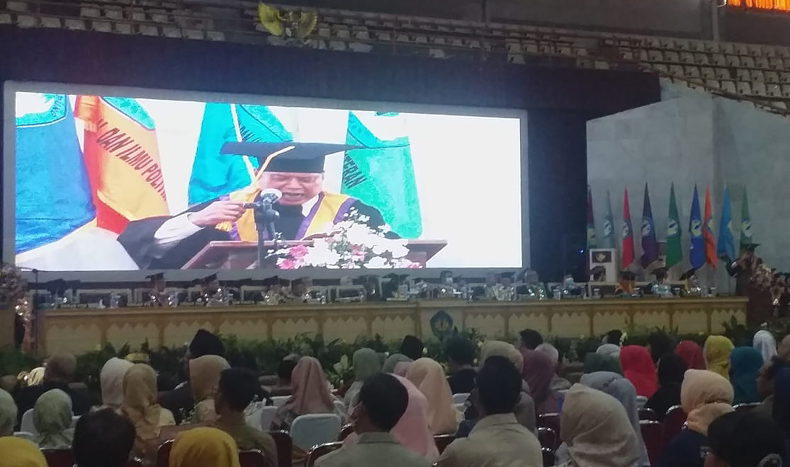 Pengukuhan Guru Besar Universitas Lampung, Prof. Muhammad Fuad Ajak Lawan Korupsi lewat Sastra