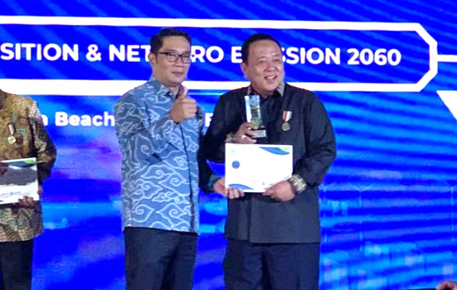 Gubernur Arinal Djunaidi Terima Penghargaan ADPMET AWARD 2022