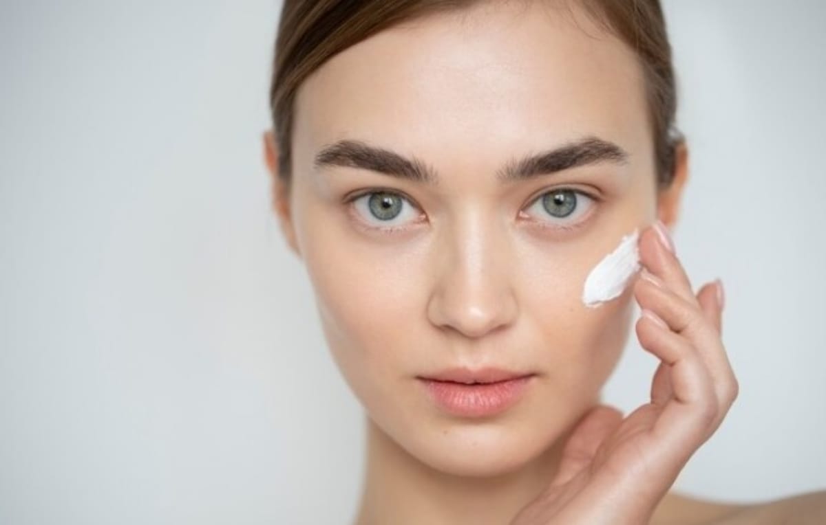 Perempuan Jangan Skip! Ini Pentingnya Pakai Moisturizer Untuk Kesehatan Kulit Wajah