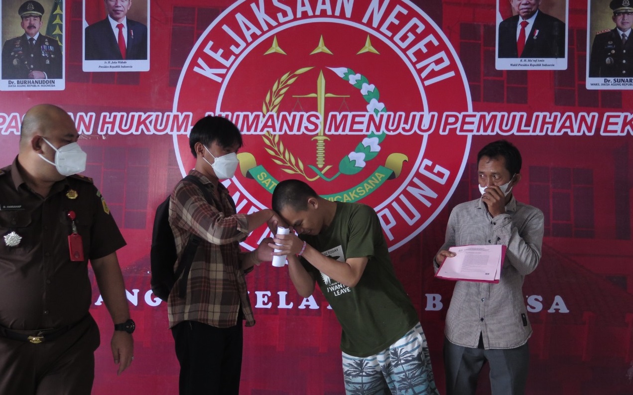 Kejari Hentikan Kasus Pencurian iPhone