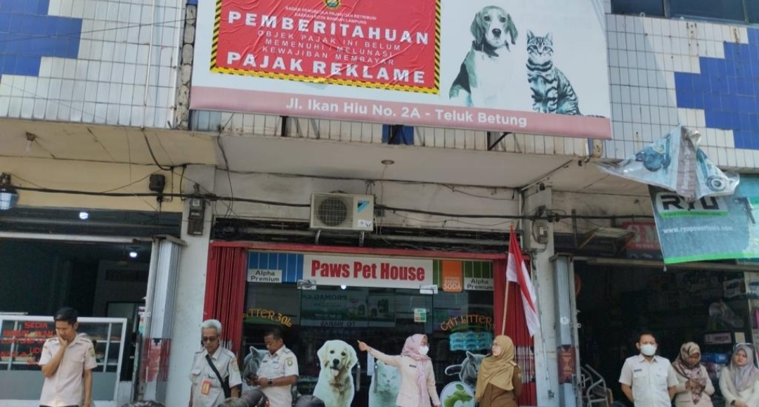 7 Tempat Usaha Dipasang Stiker Penunggakan Pajak oleh BPPRD Bandar Lampung, Ekspedisi hingga Toko Pets Shop