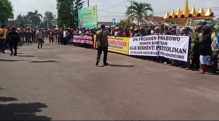 Ratusan Warga Desa Purwo Kencono Datangi PN Sukadana Lampung Timur, Tolak Klaim Kepemilikan Lahan