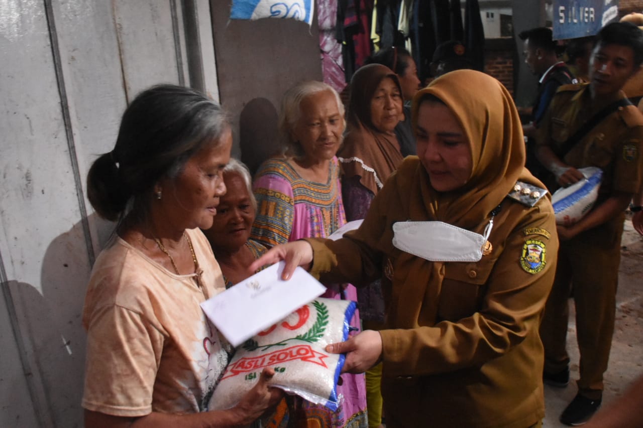 Tanggap, Wali Kota Bandar Lampung Salurkan Bantuan Kepada Korban Banjir Total Rp 1,5 Miliar