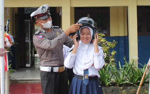 Ingatkan Tertib Lantas lewat Police Goes To School