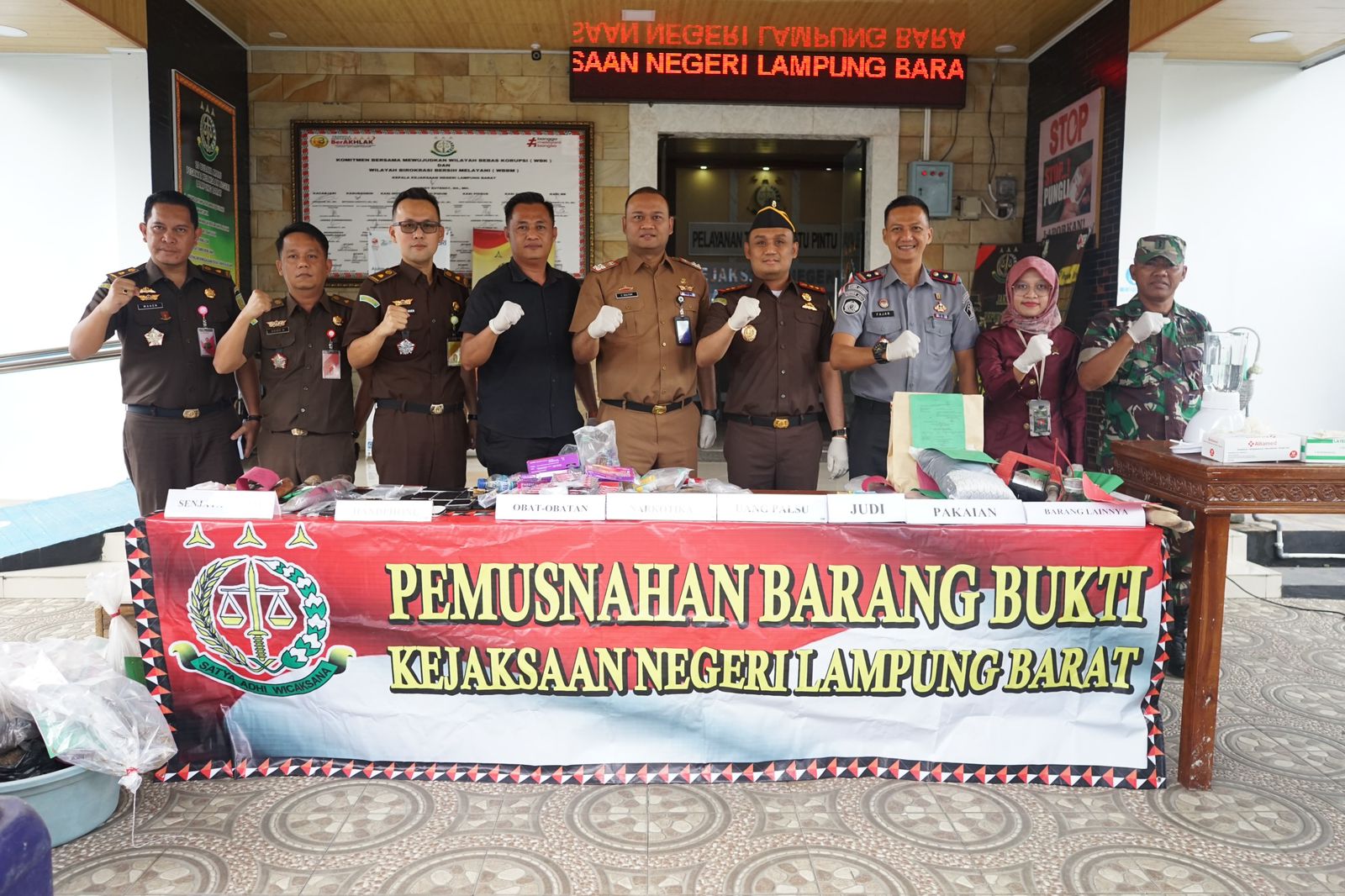 Barang Bukti Upal, Senpi, Narkotika dan Obat Ifarsyl Dimusnahkan
