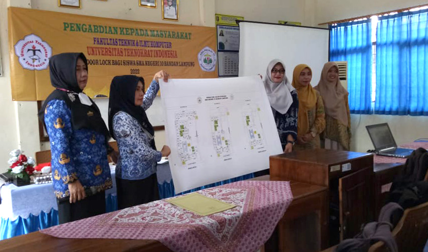 Dosen UTI Berikan Pelatihan Embedded System di SMAN 10 Bandar Lampung