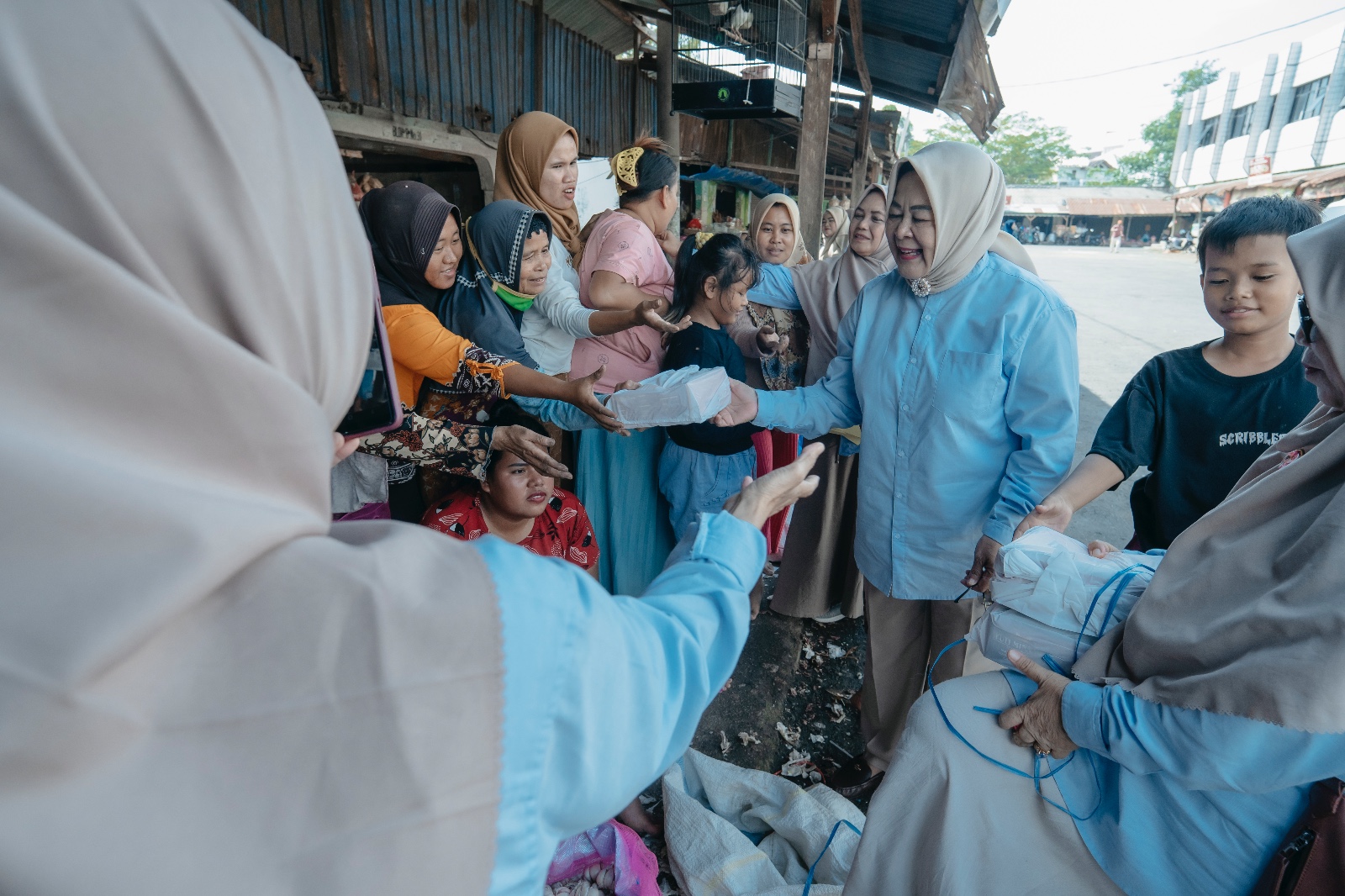 Kasus COVID-19 Melonjak, TKD Prabowo Gibran Lampung Gencarkan Program Minum Susu dan Makan Siang Gratis