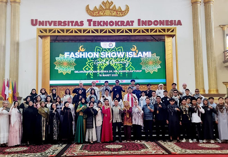 Fashion Show Busana Muslimah Teknokrat Semarakan Ramadan
