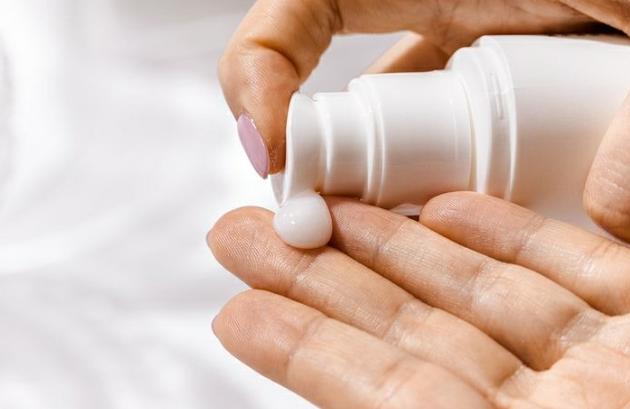Punya Masalah Kulit Belang? Simak Tips Mudah Pakai Sunscreen