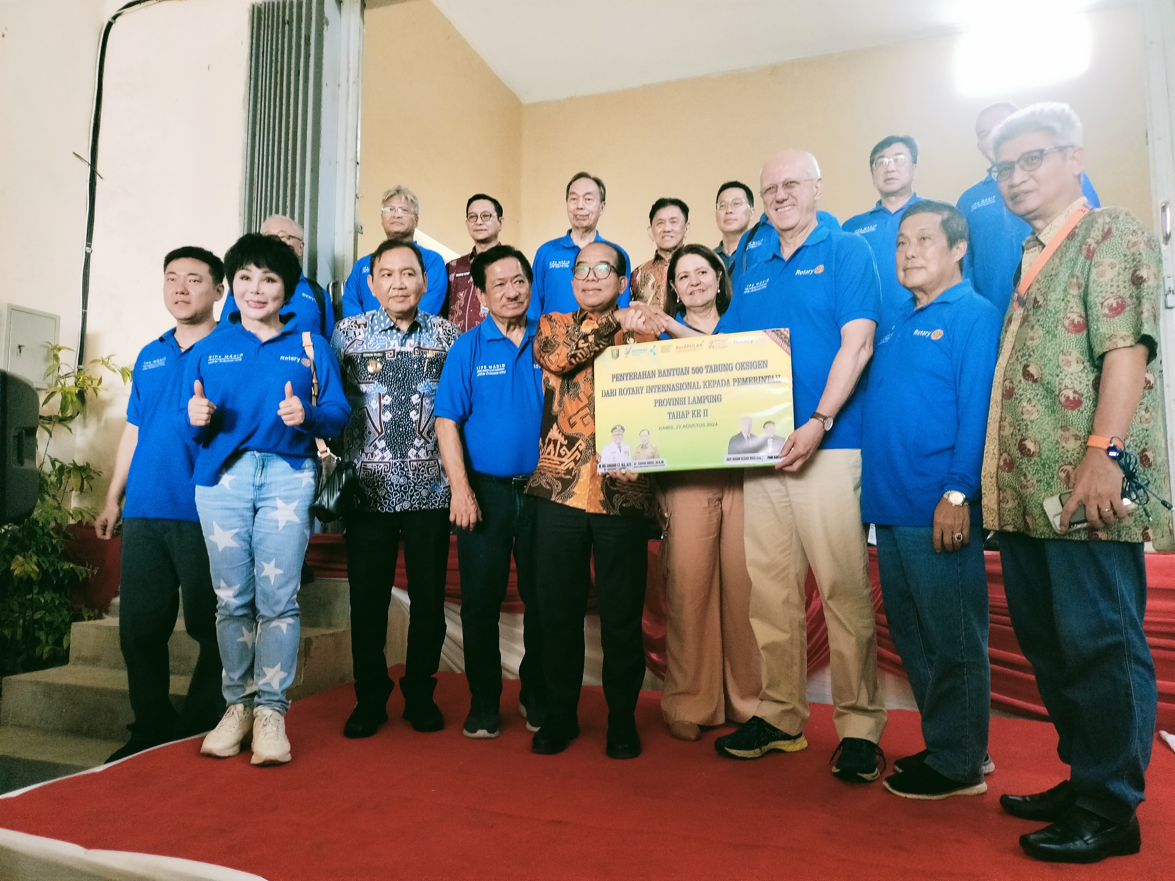 Rotary Club Internasional Beri Bantuan 500 Tabung Oxygen ke Provinsi Lampung