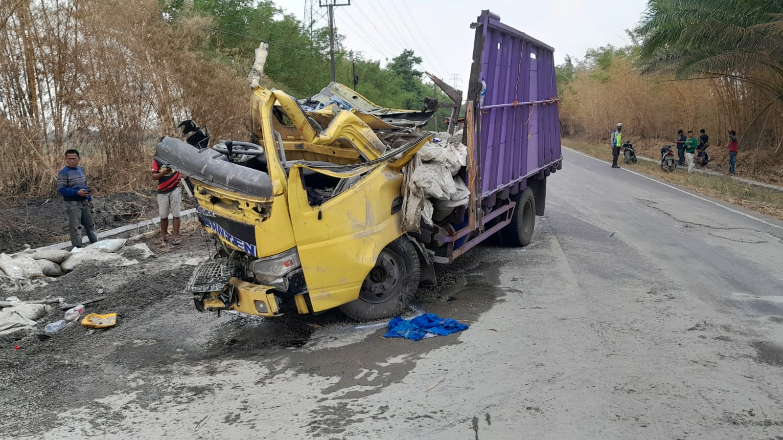 Truk Membawa Puluhan Motor Alami Kecelakaan, Begini Kondisi Sopir dan Anak Balita
