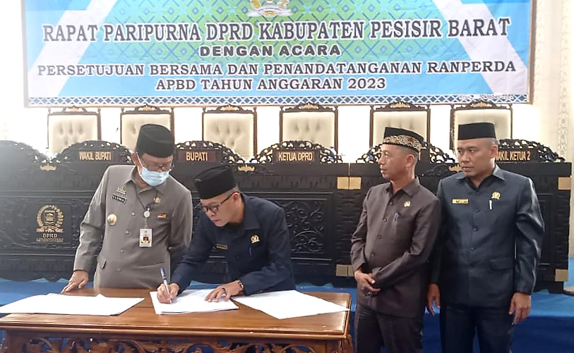 APBD Pesisir Barat 2023 Disetujui, Ini Catatan Banggar