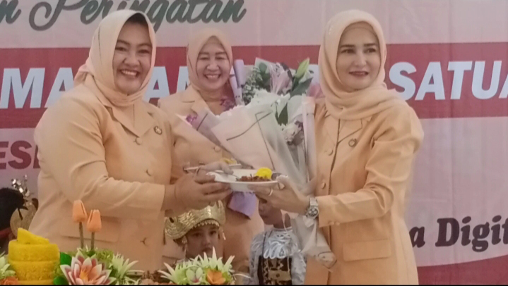 PENGUKUHAN KETUA DWP