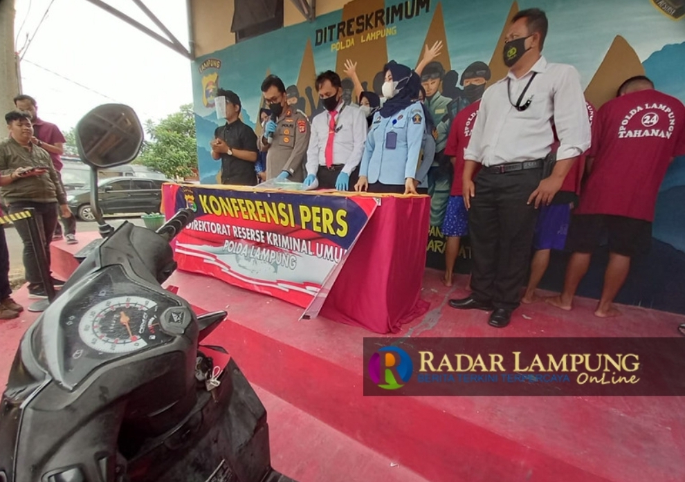 Pura-Pura Tanya Alamat, Rampas HP Langsung Dijual dan Berbagi