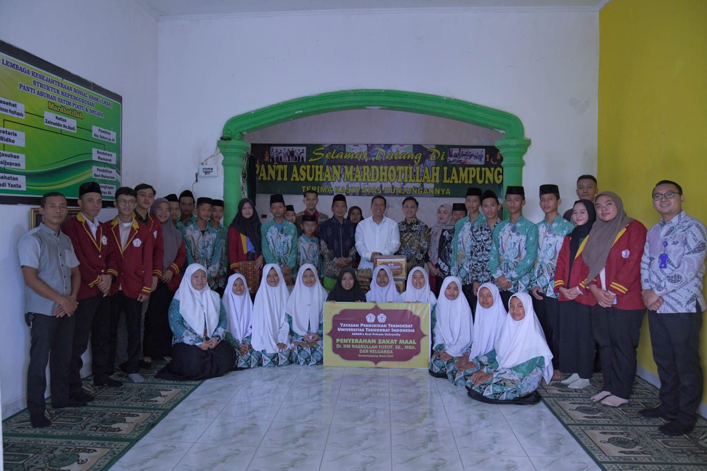 Bersihkan Diri, Universitas Teknokrat Indonesia Serahkan Zakat Mal ke Delapan Panti Asuhan