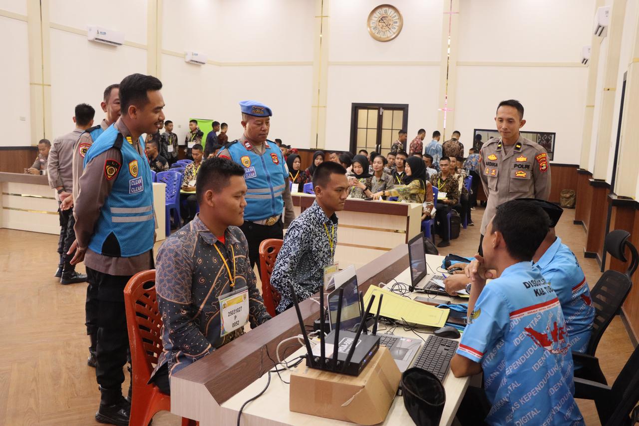 Gandeng Dinas Pendidikan dan Disdukcapil, Polres Tulang Bawang Periksa Berkas 124 Casis Rekrutmen Polri