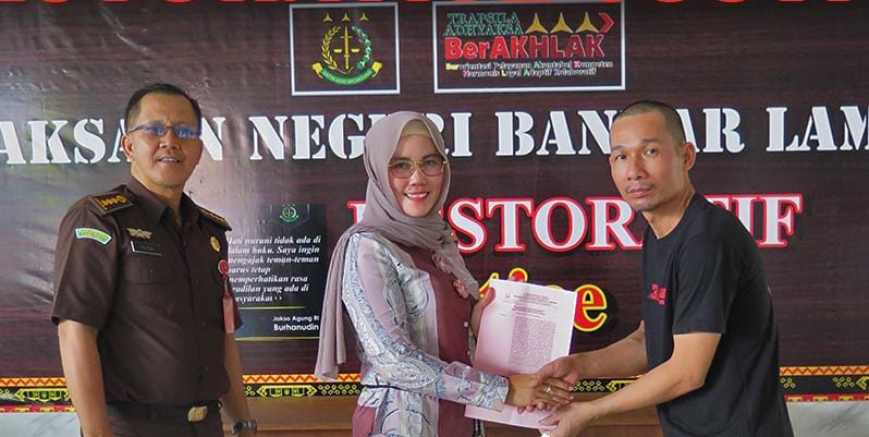 Kejari Bandar Lampung Setop Kasus Driver Ojol Beli HP Curian