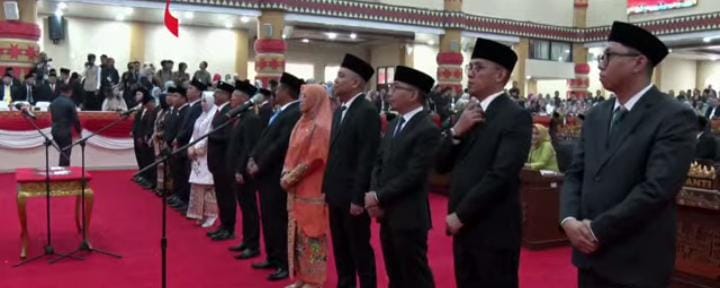 50 Anggota Legislatif Resmi Dilantik, Bernas Yuniarta Jadi Pjs Ketua DPRD Bandar Lampung