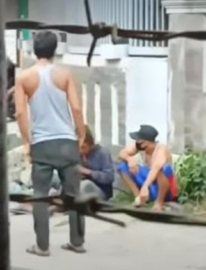 Waduh, Pria Tua Pedagang Asongan di Medan Jadi Korban Pemalakan