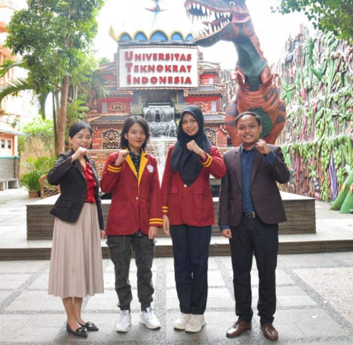 Dua Mahasiswa Teknokrat Sabet Prestasi pada English Olympics 2023
