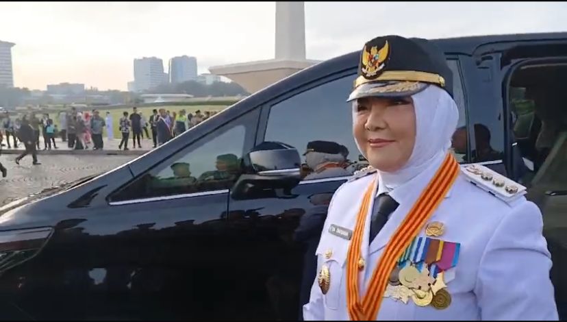 Tampil Anggun Serba Putih, Eva Dwiana Ikuti Pelantikan Kepala Daerah Serentak