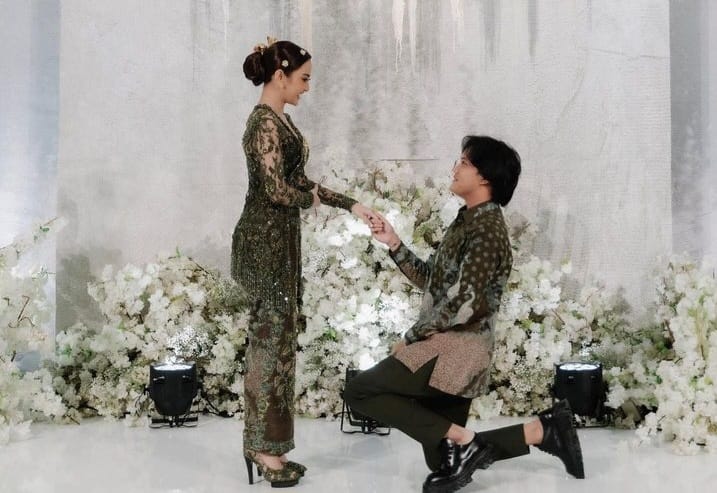 Rizky Febian dan Mahalini Raharja Resmi Bertunangan, Siapa yang Log In?
