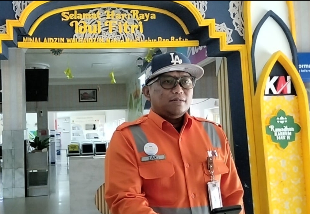 Aksi Warga Asing yang Menaiki Gerbong Babaranjang, Tidak Pantas untuk Ditiru dan Melanggar Hukum
