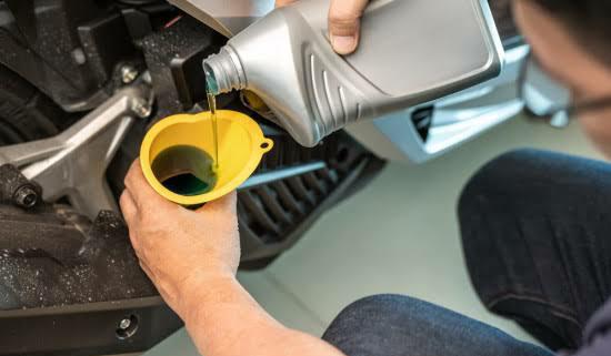 Bikin Mesin Cepat Dingin, Ini 5 Oli Vespa yang Bagus, Awet dan Murah