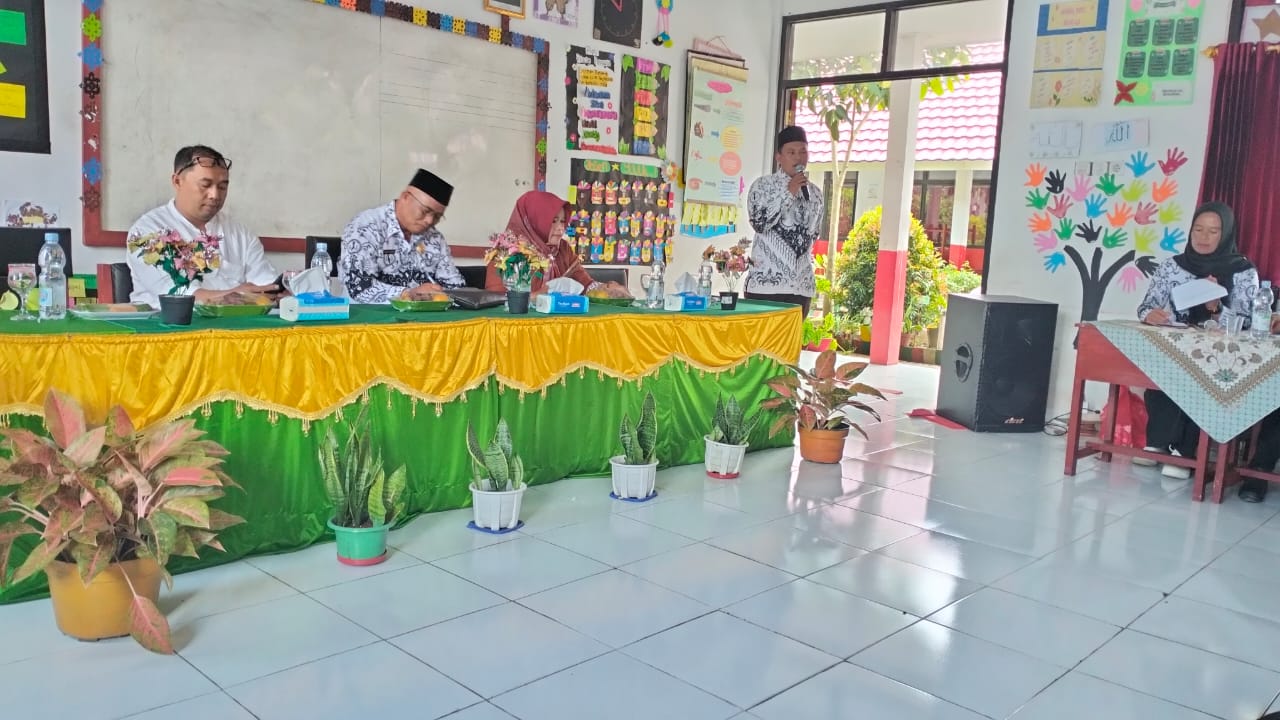Temui Kadisdik Lampung Barat, Puluhan Guru Honorer Berstatus ‘P’ Sampaikan Tiga Harapan