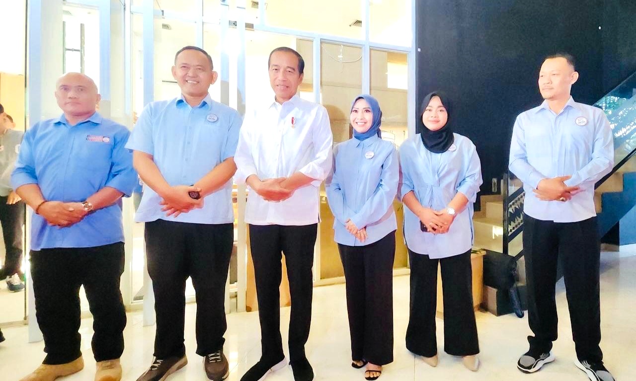 Jokowi Dukung Dewan Pembina Rumah Gibran Pringsewu Fauzi Maju Pilkada 2024