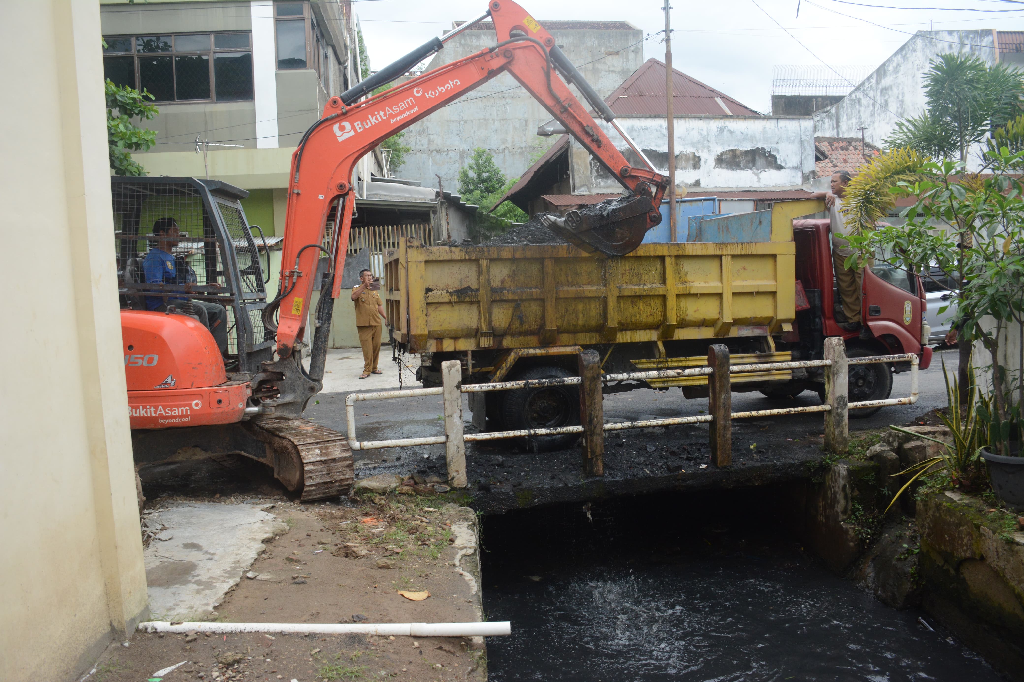 Di Tangah Cuaca Hujan, Pemkot Bandar Lampung Rampungkan Sejumlah Proyek Infrastruktur untuk Atasi Banjir