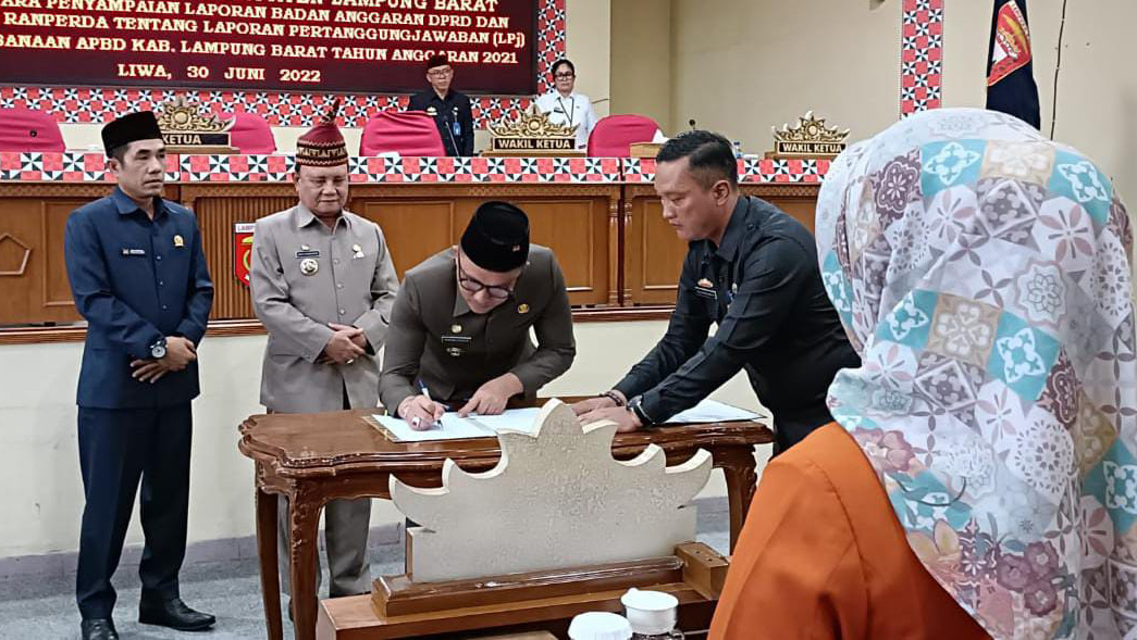 Catatan Pembahasan LPj. APBD Lampung Barat 2021, Ada OPD yang ‘Mulus’, Eh Ada yang ‘Digoreng’