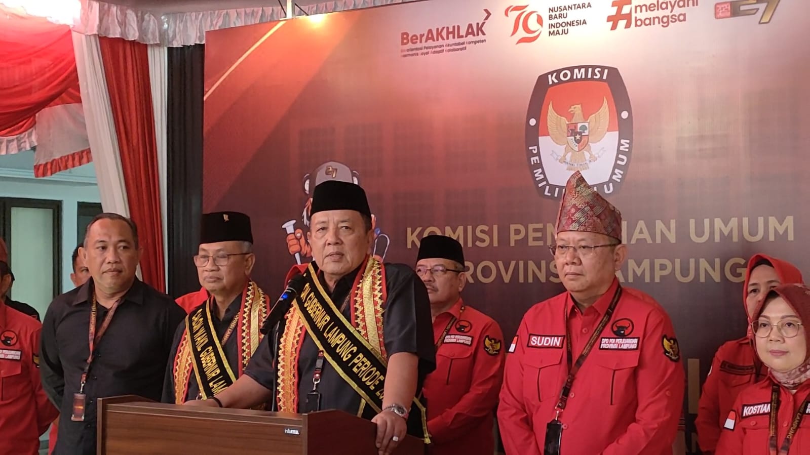 Upsss, Sejumlah Kader Golkar Terpantau Ikut Dampingi Arinal-Sutono Daftar Cagub Cawagub Ke KPU Lampung