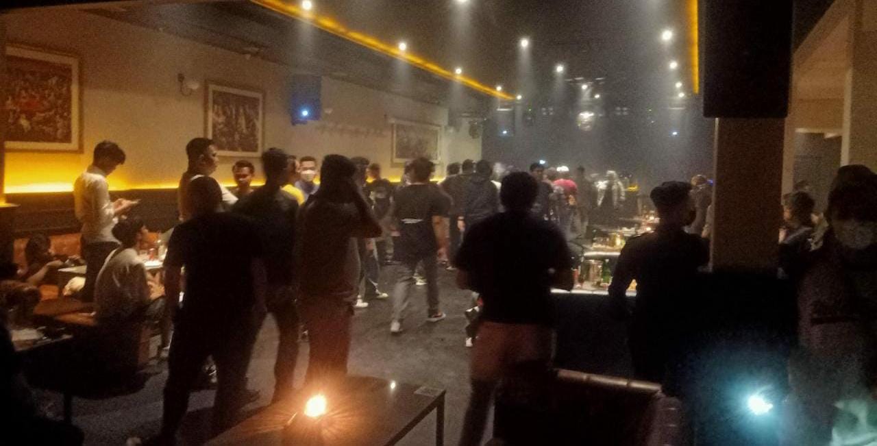 Razia Cafe, Ini yang Didapatkan Polisi, Ternyata..