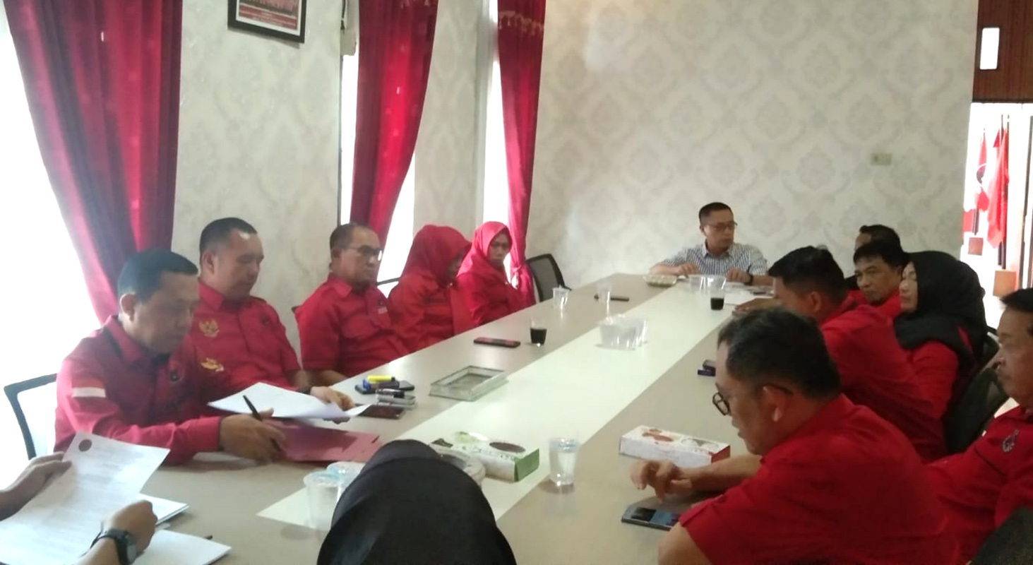 Dua Tokoh Ambil Berkas Bacalon Bupati dan Tiga Daftar Wakil Bupati di Panitia Penjaringan PDIP Tanggamus