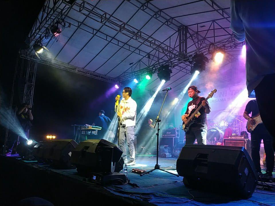 Mahasiswa UT, Andika Kangen Band Tampil Memukau di Acara Harmoni Tanggamus Cinta Sampai Mati